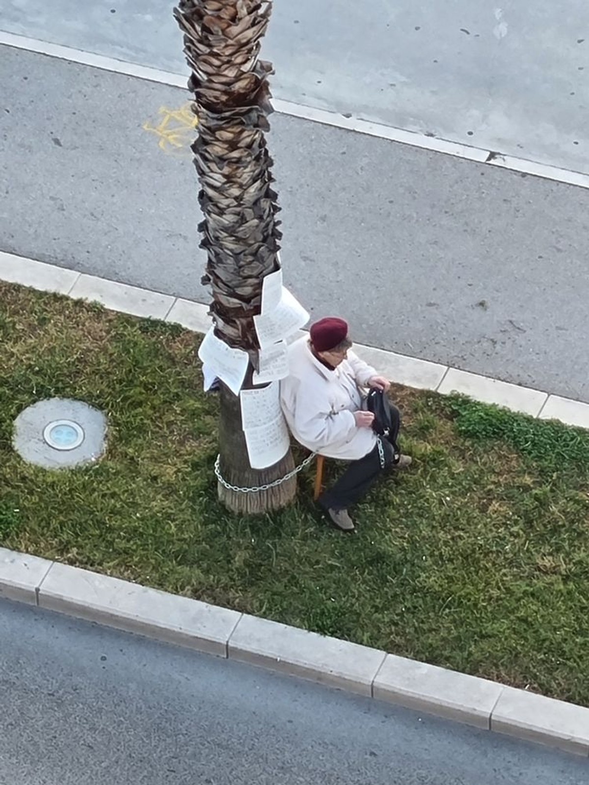 Vanja Šimleša prosvjeduje pred Banovinom