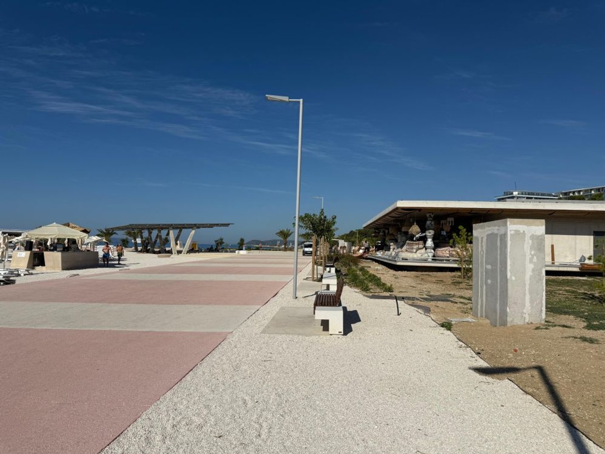 VEĆ SU POČELI Jedan od koncesionara kafića na Žnjanu izveo nedozvoljene radove, moraju se vratiti u prvobitno stanje