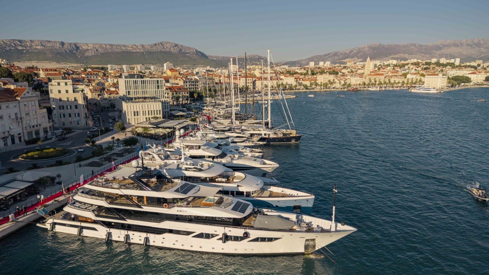 UZ ZVUKE SIRENA ODVEZANI KONOPI Završen treći po redu CROYA Yacht Charter Show
