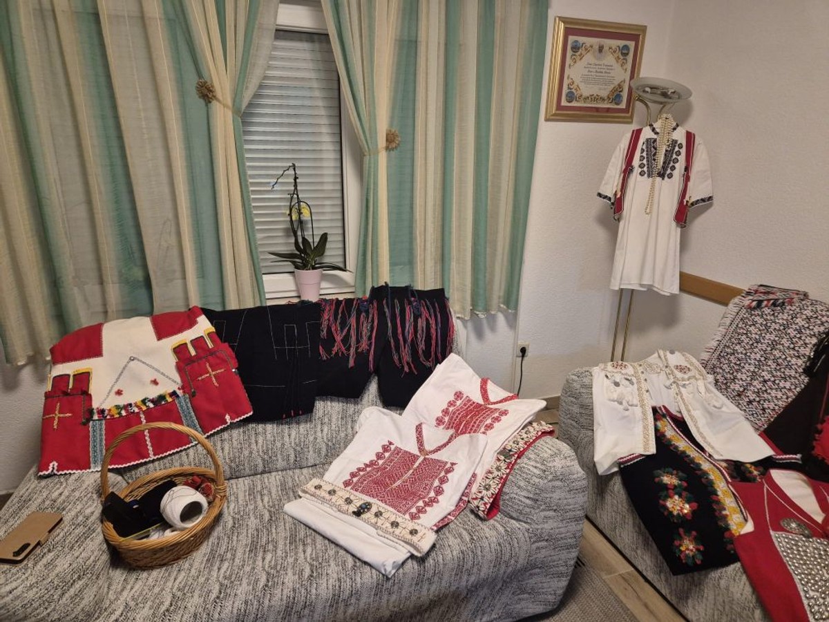 FOTOGALERIJA Bake čuvaju tradiciju izrade nošnji - ponos vrličkog kraja u svakoj niti