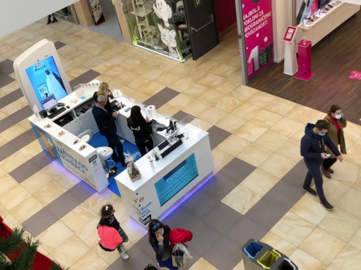 TESTIRALI SMO REVOLUCIONARNU ZAŠTITNU MASKU Kaljeno staklo odmah je puklo, a pogledajte što se dogodilo mobitelu s Fusion folijom...