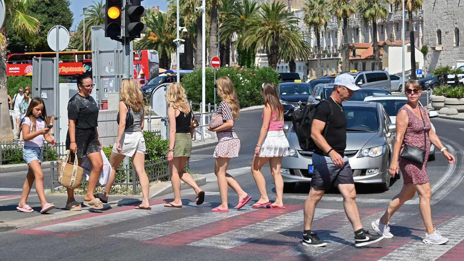 Vrućina ne popušta: Danas do 34 °C, navečer stiže naoblačenje