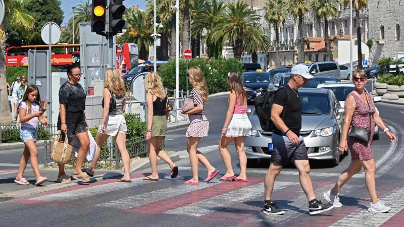 Vrućina ne popušta: Danas do 34 °C, navečer stiže naoblačenje
