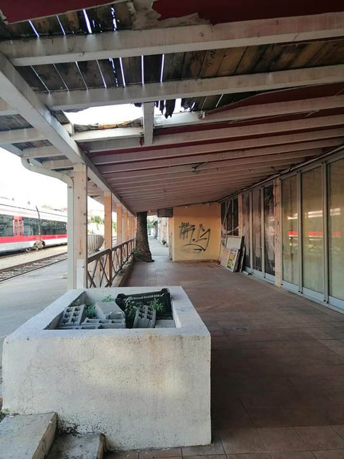 SDP-ovac SE NE MOŽE NAČUDITI 'Gradska vlast je svečano otvorila dvije stanice izgrađene prije točno 40 godina i nazvala to splitskim metroom?!'