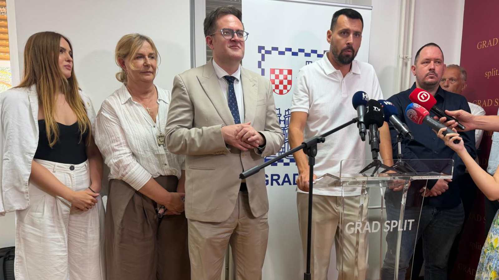 Ivošević teško optužio Šutu za pogodovanju crnogorskim tokovima novca, gradonačelnik uzvratio protupitanjem