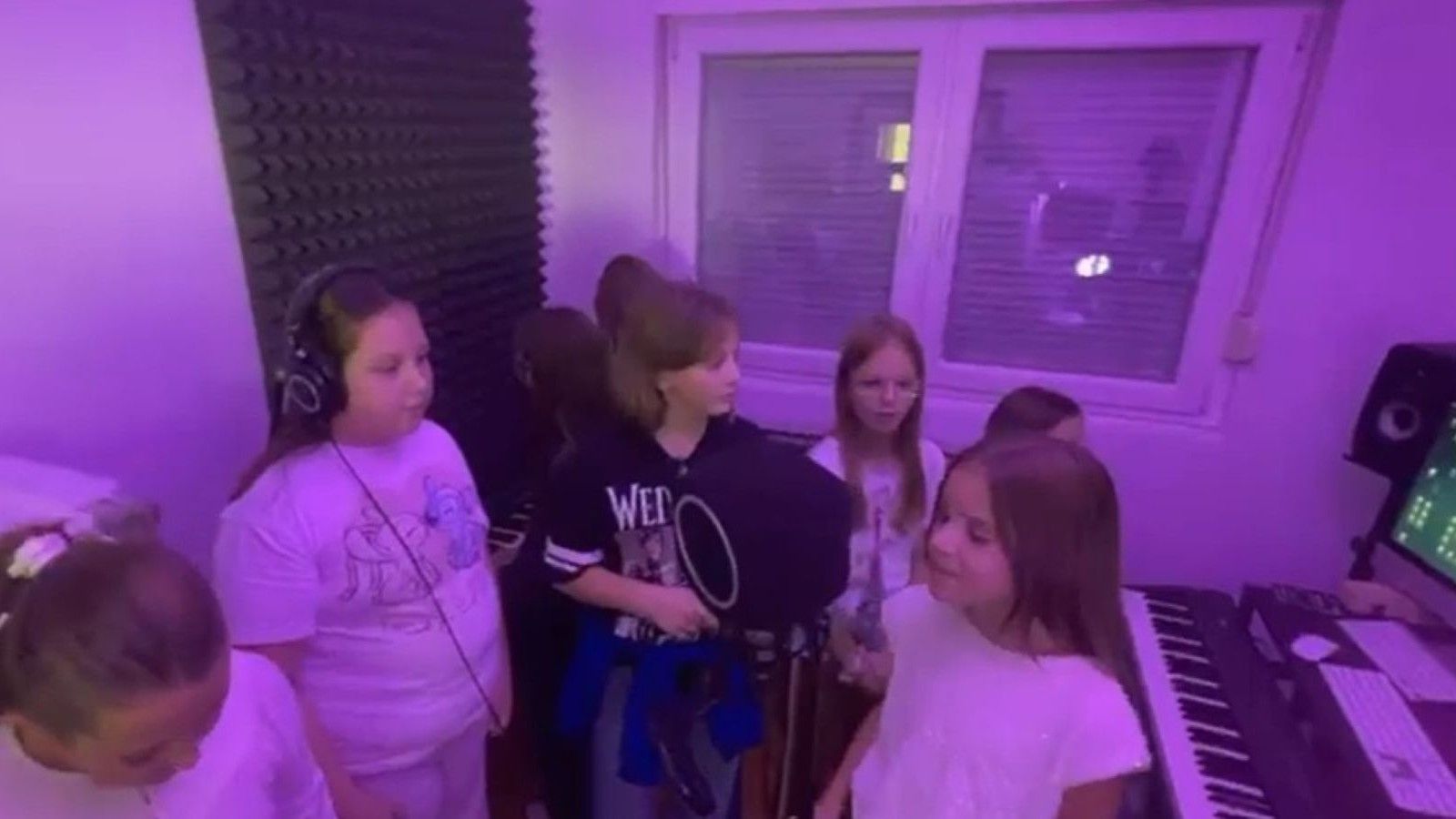 VIDEO Učiteljica potaknula učenike na snimanje miksa pjesama grupe Magazin, ovo je rezultat