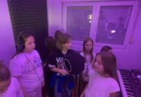 VIDEO Učiteljica potaknula učenike na snimanje miksa pjesama grupe Magazin, ovo je rezultat