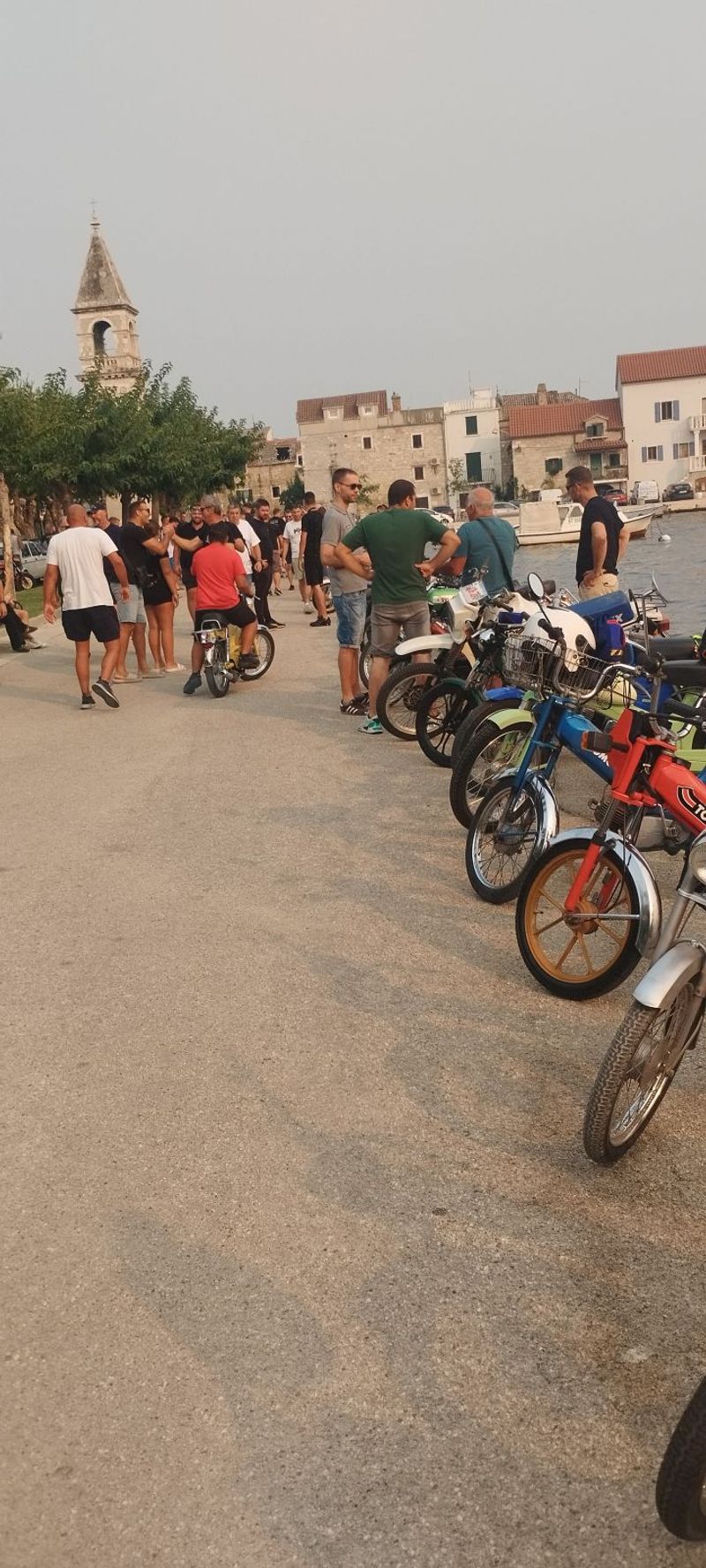 FOTOGALERIJA Rekordan 18. susret Tomos motocikala u Kaštel Sućurcu