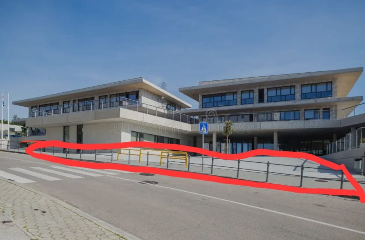 ŽNJAN - PAZDIGRAD Roditelji traže rješenje za siguran iskrcaj djece pred školom