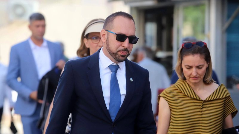 ŽESTOKA KRITIKA, TRAŽE SE OSTAVKE 'Možemo! zlorabi djecu, svjedočimo opasnoj političkoj akciji'