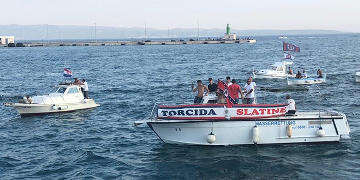 UŽIVO ISPRAĆAJ OLIVERA: Katamaran se otisnuo od obale uz pjesmu 'Vela Luka', brojni brodovi ga ispratili iz splitske luke