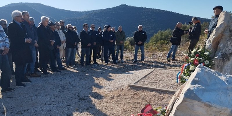 Prva jedinica mornaričke pješadije HRM-a Split '91. položila vijence u spomen na poginule članove