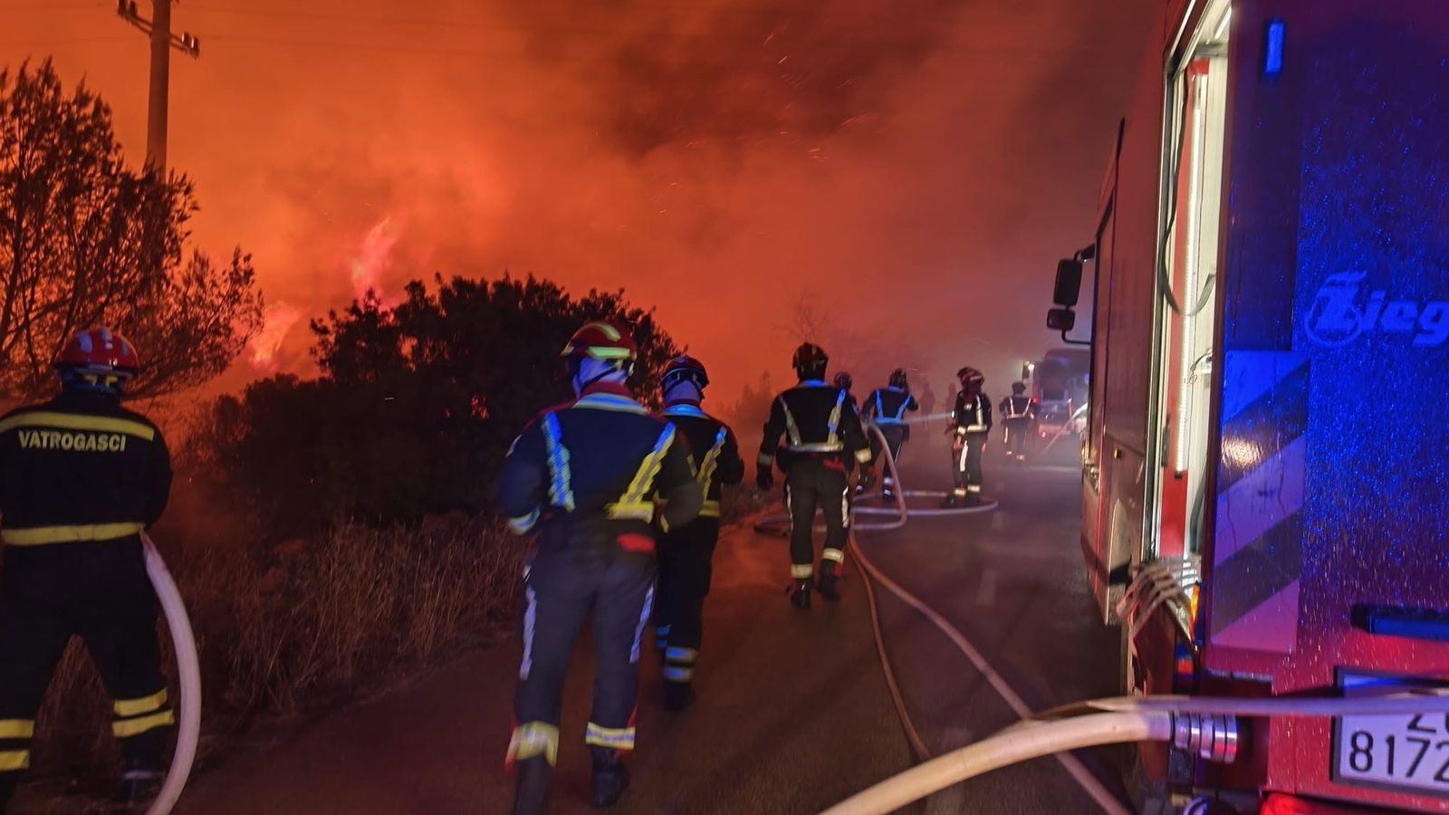 TUCAKOVIĆ: Na Brač je izbačeno 5000 tona vode, obavljeno je 977 naleta zračnih snaga