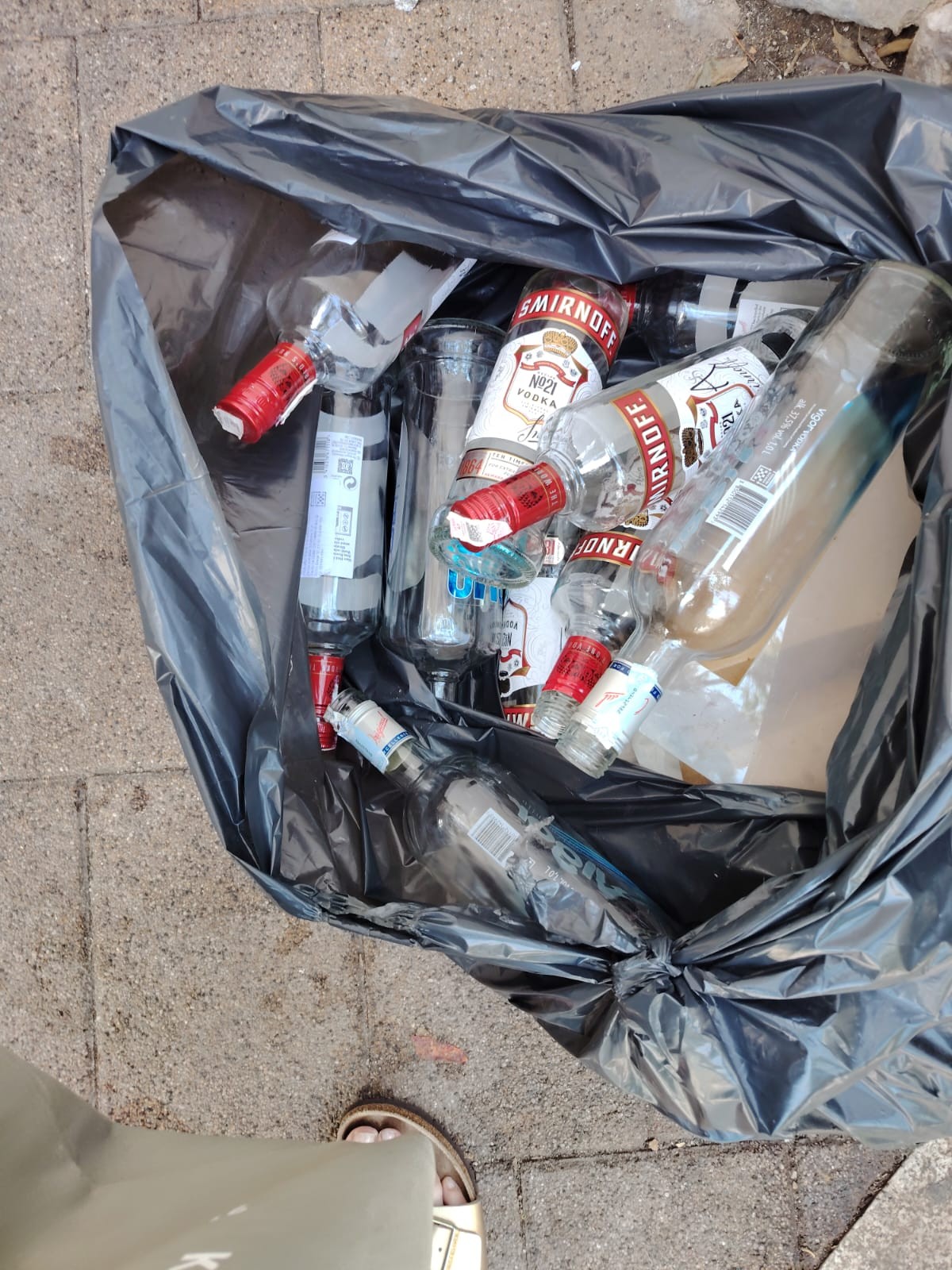 Treba li zabraniti prodaju alkohola u centru Splita? Čitateljica nam je poslala fotografije umjesto odgovora