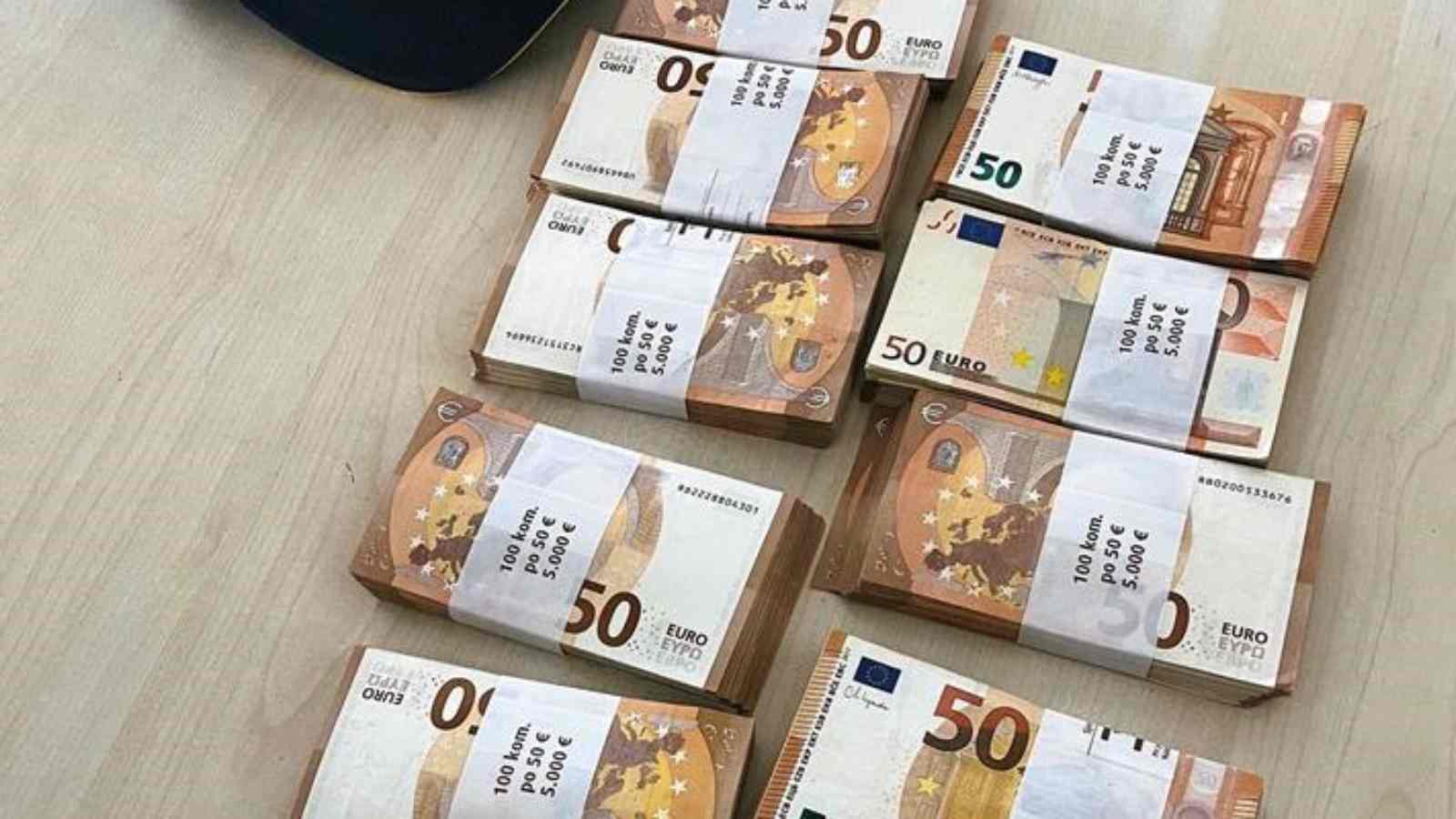 Službeni pas Assi na Kamenskom nanjušio 50.000 eura skrivenih ispod suvozačeva sjedala