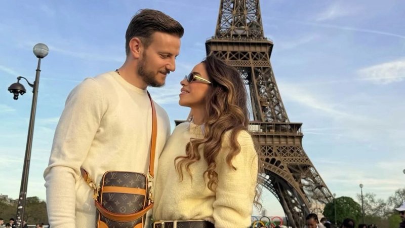 ROMANTIKA U GRADU LJUBAVI Rakitić i Raquel proslavili 13. godišnjicu braka