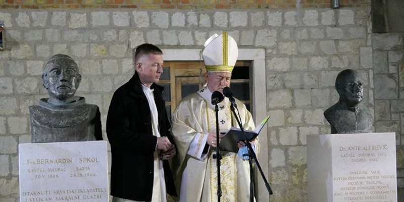 Otkrivena bista dr. don Ante Alfirevića u Kaštel Sućurcu: 'Nastojat ćemo ga zadržati u memoriji rodnog mjesta'