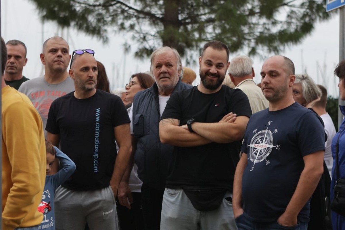 Prosvjed pred Banovinom | foto: Bogdan Klarić