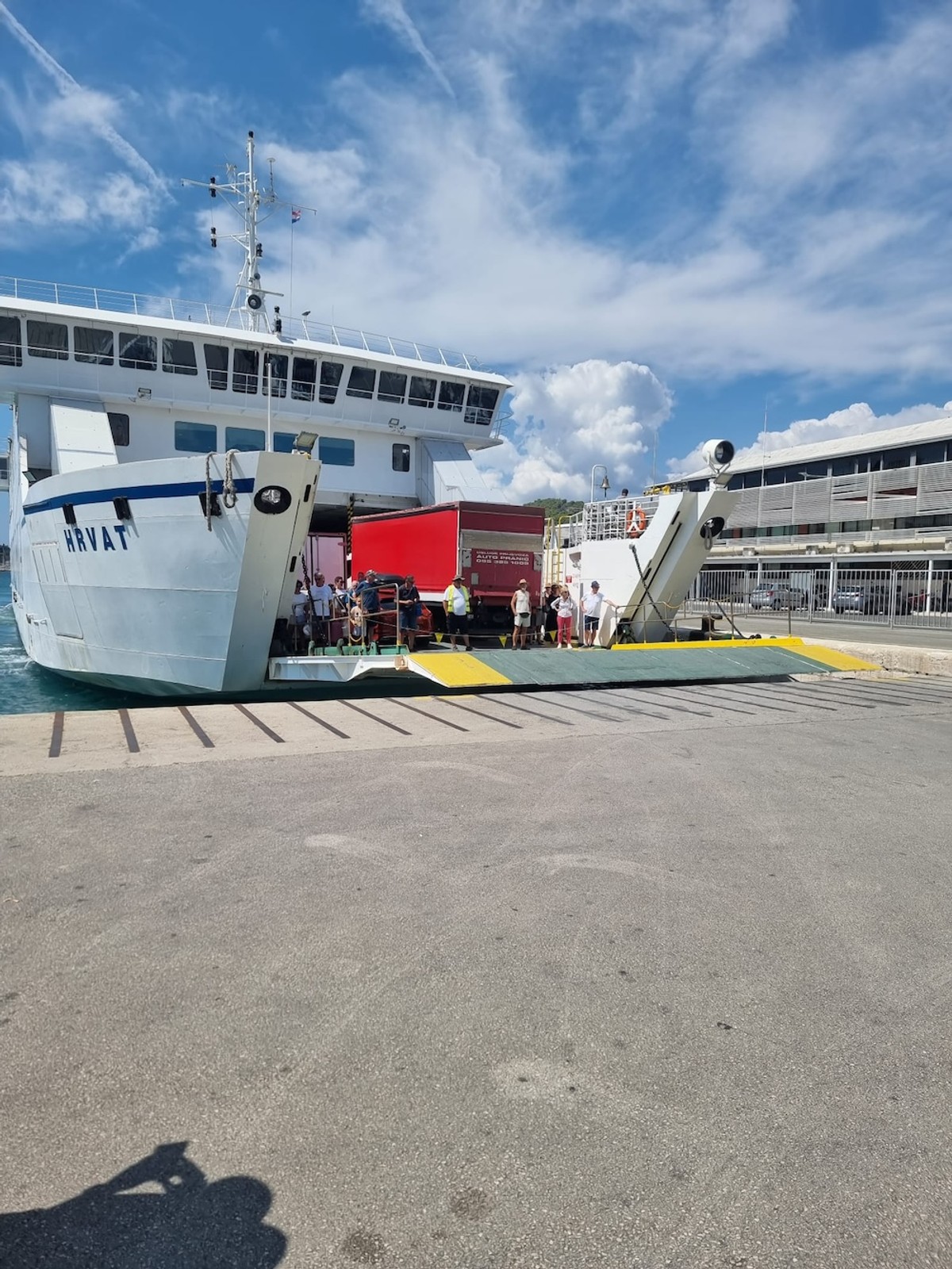 PROBLEMIMA NEMA KRAJA Trajekt Hrvat nije mogao spustiti rampu