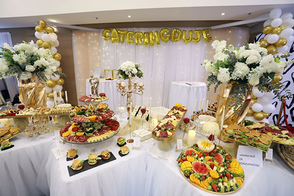 'CATERING DUJE' NA SAJMU VJENČANJA Mladenci dolaze do njihovog štanda, imaju i poseban motiv!