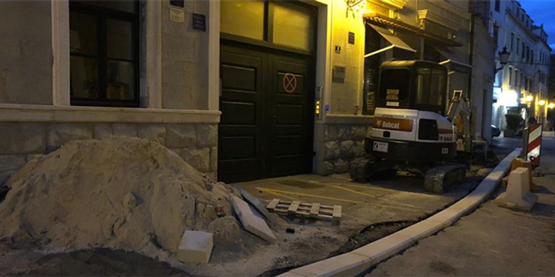 PANIKA U VAROŠU Podest za štekat ili pločnik za vrijeme radova na Šperunu?