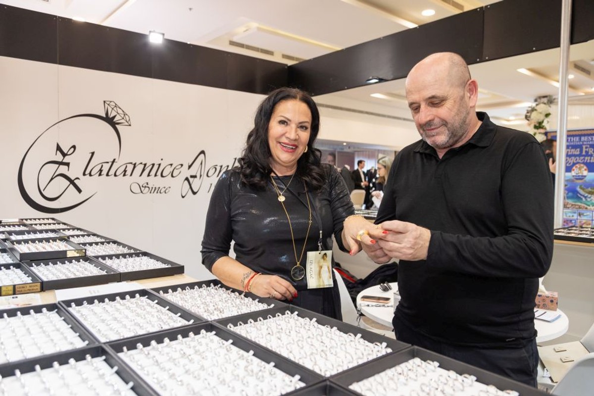 BOŽIĆNO DARIVANJE Osvoji vrijedan nakit zlatarnice Đonlić