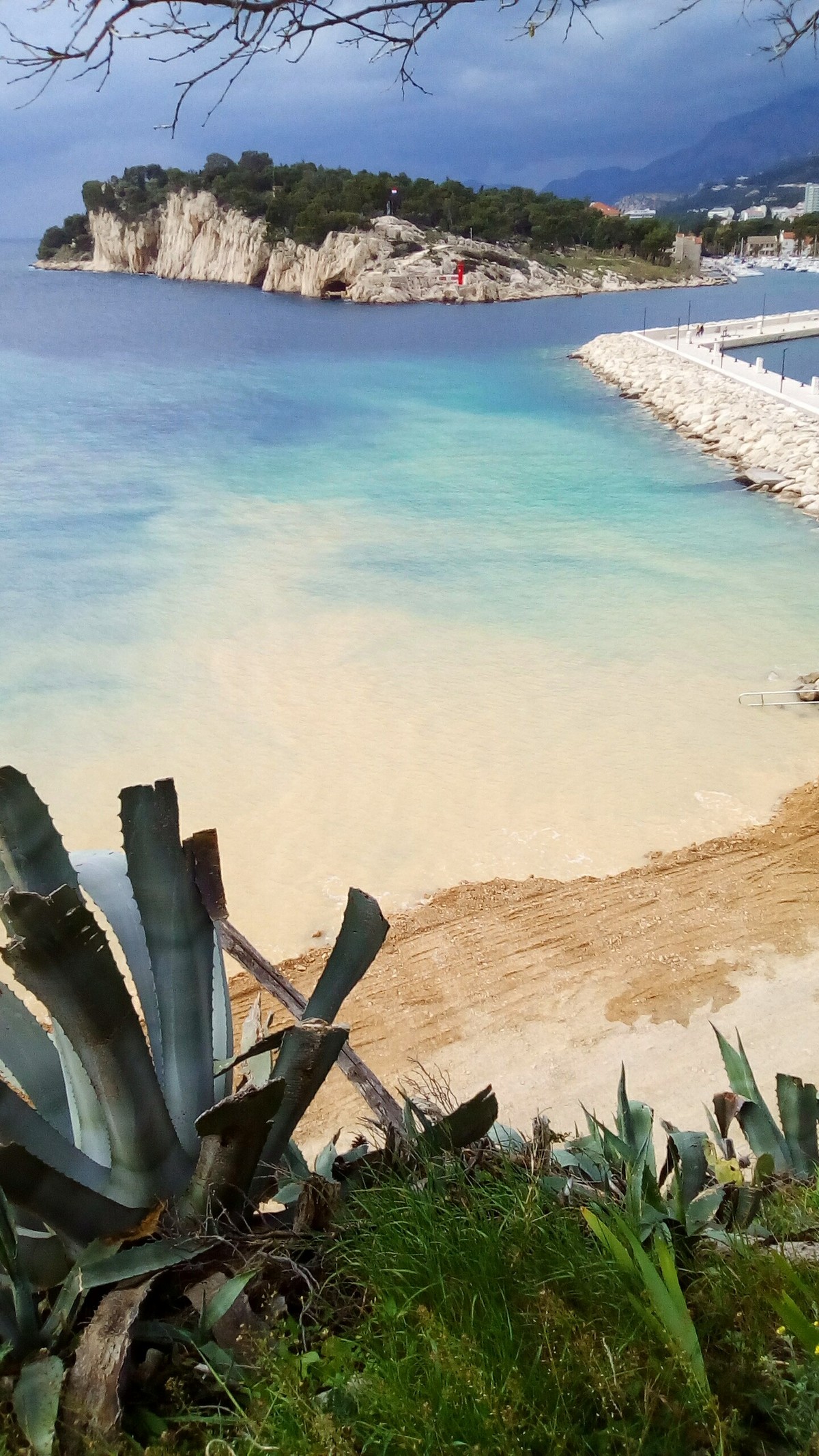 MAKARSKA Građani upozoravaju na novu devastaciju plaže 