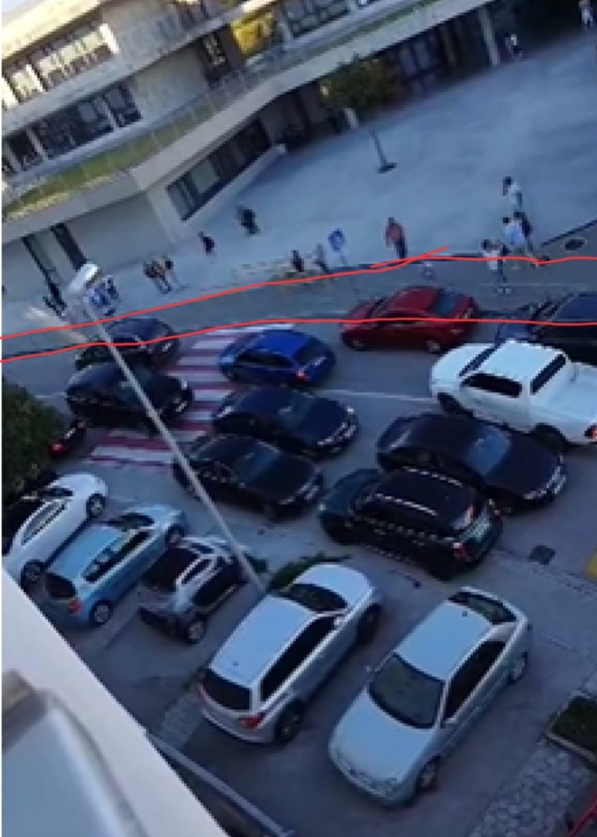 ŽNJAN - PAZDIGRAD Roditelji traže rješenje za siguran iskrcaj djece pred školom