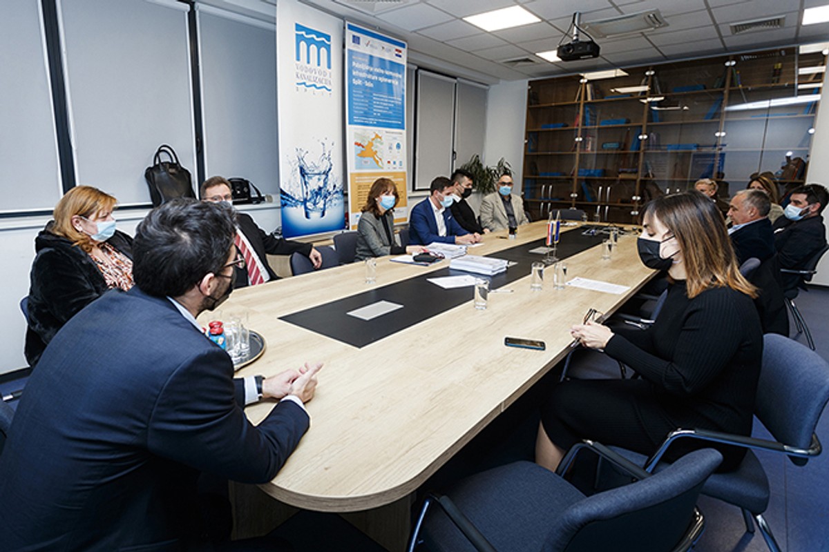 SVEČANO POTPISAN UGOVOR Projekt poboljšanja vodno-komunalne infrastrukture aglomeracije Split - Solin