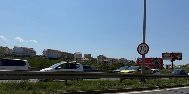 NEPREGLEDNA KOLONA Kolaps i na izlazu iz Splita zbog požara u Krilu