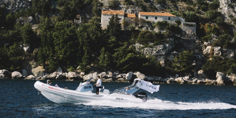 Uber: Zbog današnjeg neprihvatljivog i sebičnog ponašanja taksista organizirali smo prijevoz brodovima po cijeni vožnje automobilima