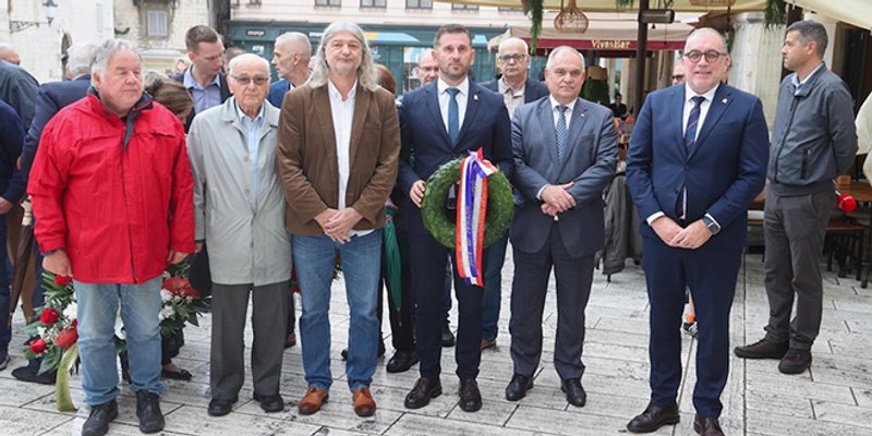 FOTO/VIDEO: U Splitu obilježavaju oslobođenje grada, vijence položili gradonačelnik Šuta i župan Boban 