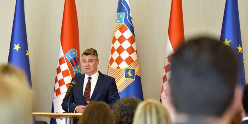 MILANOVIĆEVA ČESTITKA Ovo je prilika da se okupimo, da razgovaramo i ponovimo da nam je rat kojeg smo vodili nametnut, da je bio pravedan, nužan i neizbježan