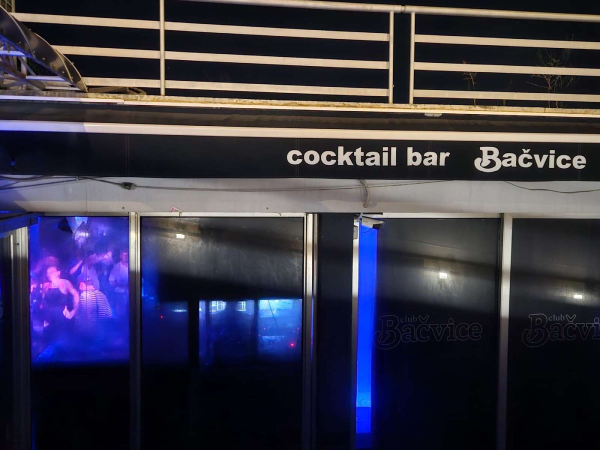 NOĆNI ŽIVOT VRATIO SE NA BAČVICE Cocktail bar radi iza zatvorenih vrata i mutne cerade. Nemaju ugovor za korištenje prostora