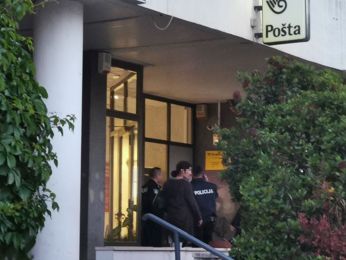 Opljačkana pošta na Sućidru, naoružani muškarac odnio 10 tisuća kuna  