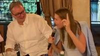 VIDEO Vučić objavio snimku: Ministrica uzela mikrofon, a onda je zapjevao i on