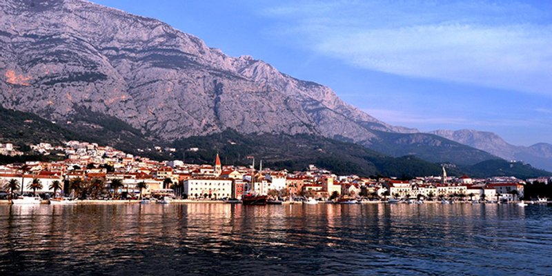 RAZBOJNIŠTVO U MAKARSKOJ Prijetio da će ga istući i oteo mu novac