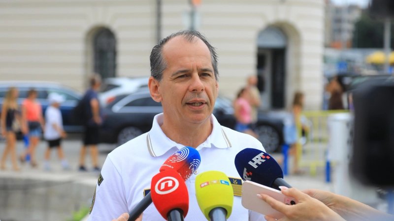 Valovi s katamarana odnijeli 46-godišnjeg Austrijanca dok je pokušavao skinuti konop s propelera