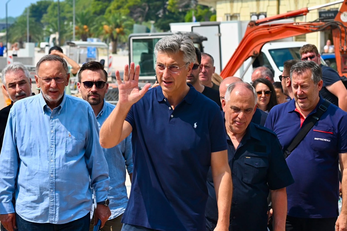 Plenković u Omišu obećao pomoć Županiji i Gradu u sanaciji posljedica golemog požara