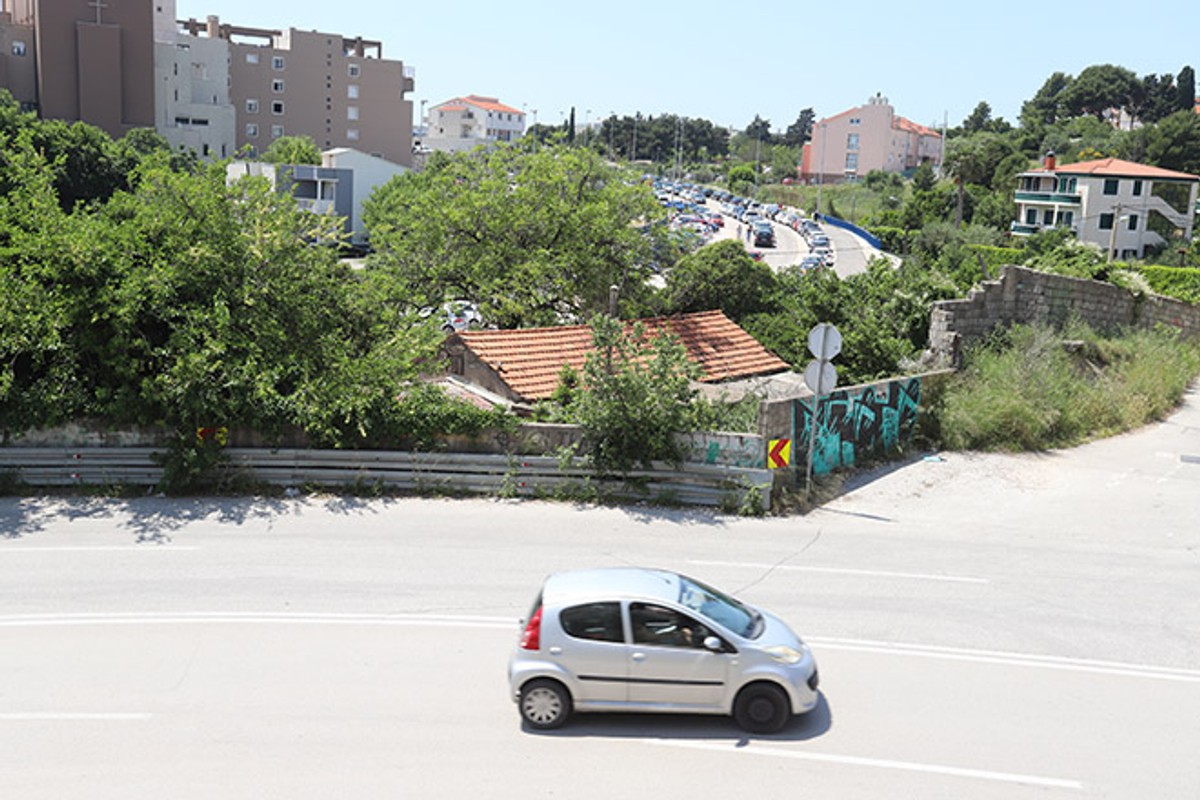 DI JE ZAPELO? Zajčeva ulica, ili kako nas administracija vuče za nos