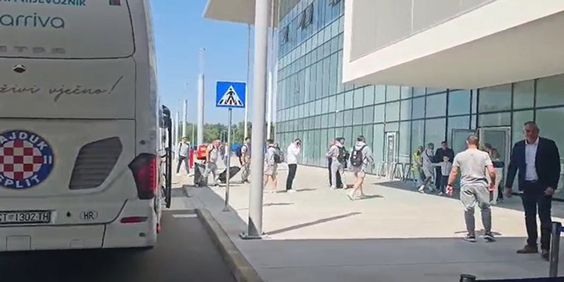 VIDEO: Pogledajte kako je izgledao dolazak Hajdukovih igrača na Opus Arenu