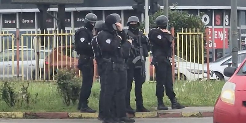 VIDEO Napeta situacija u Istočnom Sarajevu, naoružani policajci čuvaju Dodika