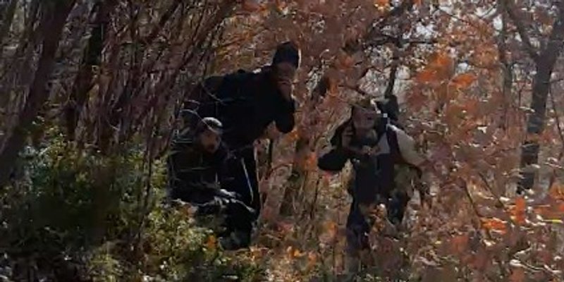 MIGRANTI NA VRDOVU Trojica snimljena u paničnom trku