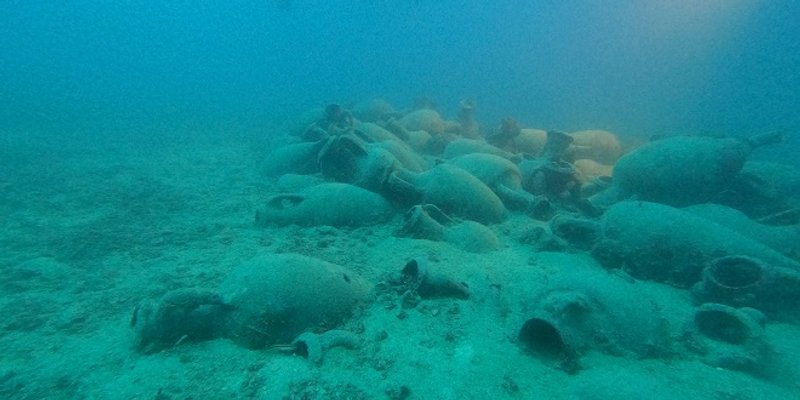 FOTO Pripadnici HRM-a kod Šćedra pronašli potpuno očuvane amfore iz 3. stoljeća prije Krista