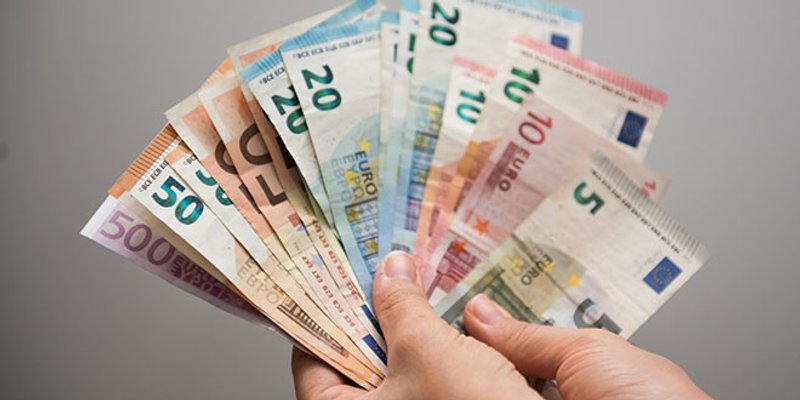 Euro strmoglavo pada, a recesija je pred vratima - kako spasiti svoj novac?