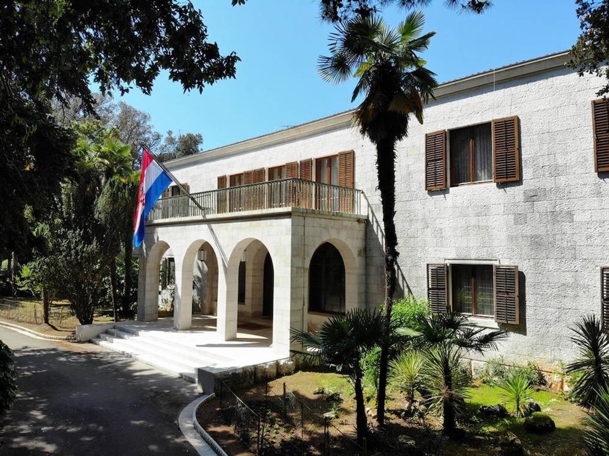 TAJNE TITOVIH VILA: Pod stare dane jugoslavenski vladar bio je paranoičan i spavao s pištoljem pod jastukom