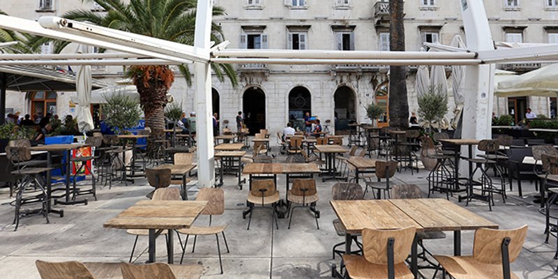 Komunalni masakr na Rivi ili - kaubojština se isplati