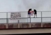 Kod Otočca zapalili srpsku zastavu