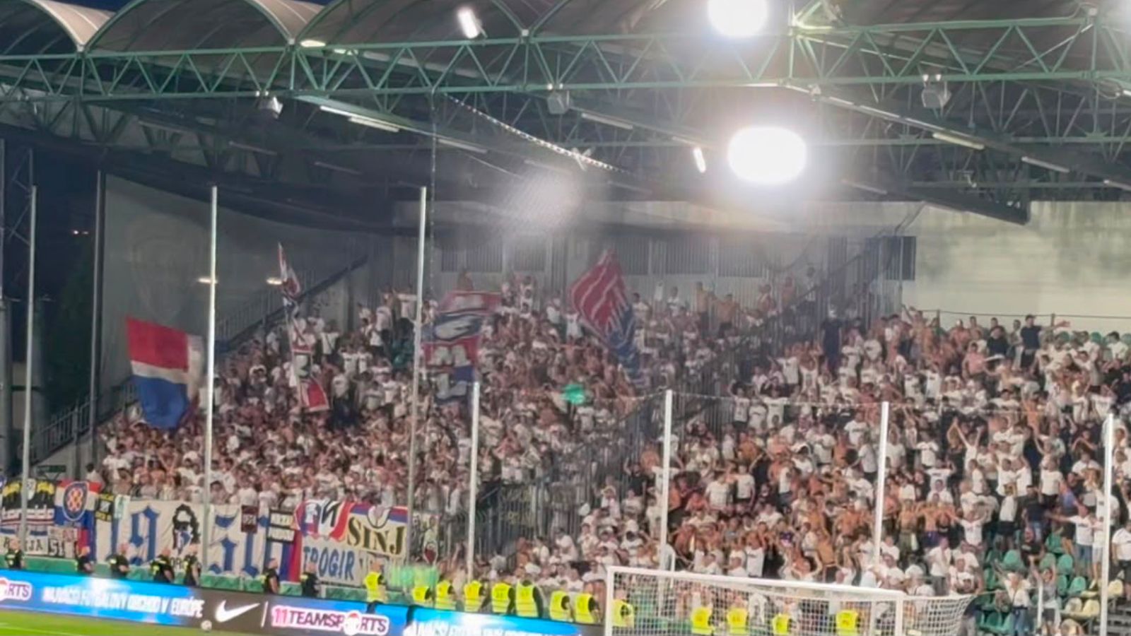 VIDEO: Pogledajte ludnicu na gostujućoj tribini poslije pogotka Hajduka