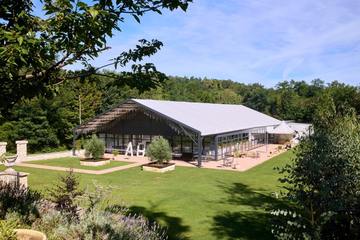 ABC RENT Obiteljska tvrtka s tradicijom najma šatora i opreme dužom od 25 godina svako vjenčanje ili svečanost pretvara u posebnu priču 